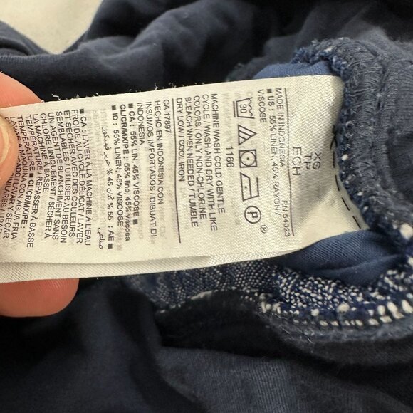 Old Navy Maternity Chambray Blue Shorts Size XS - Picture 4 of 5